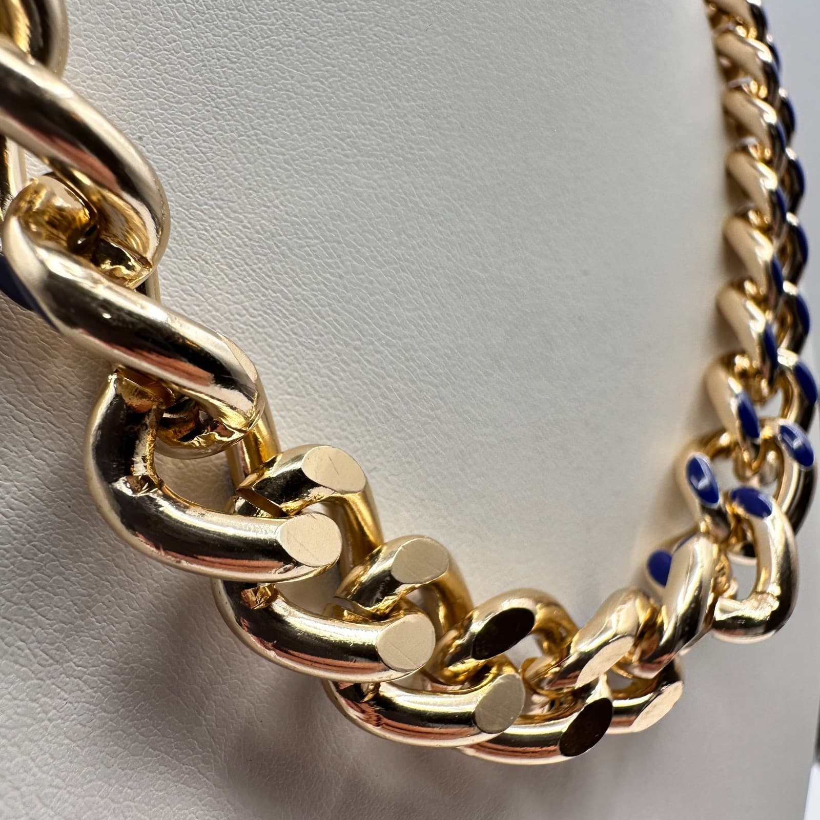Vintage 80s Curb Chain Necklace Gold Tone Blue Enamel Statement Women's Jewelry - Thumbnail 4