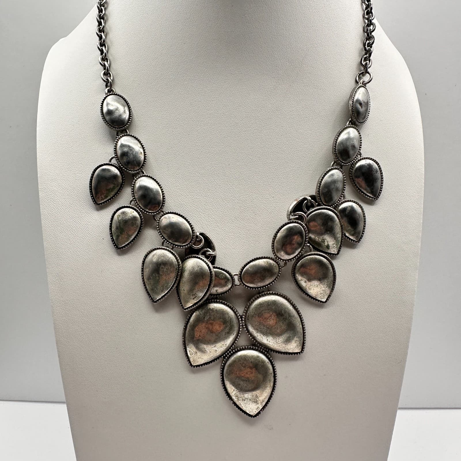 Vintage 90s Silver Tone Teardrop & Oval Disks Bib Statement Necklace Jewelry - Image 1