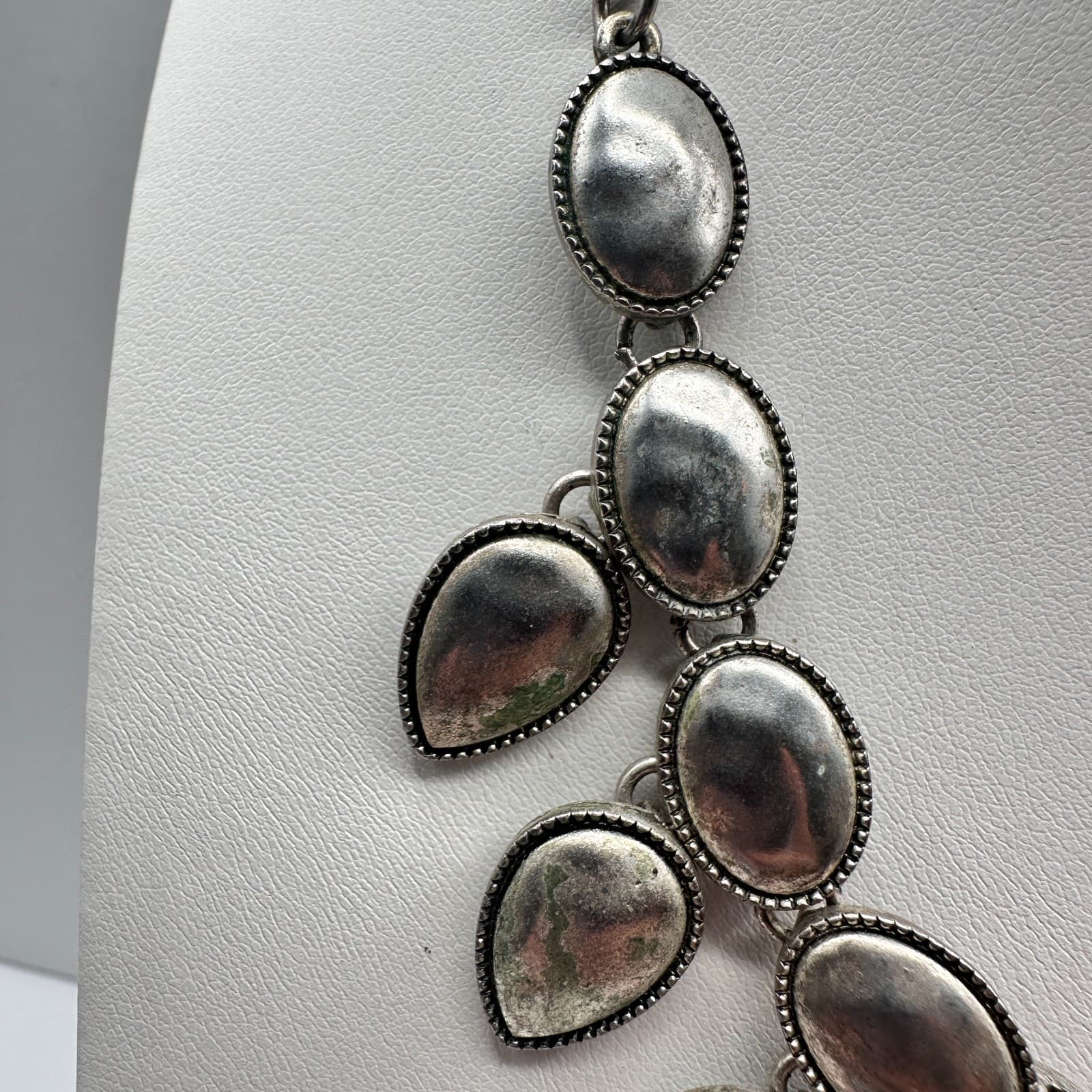 Vintage 90s Silver Tone Teardrop & Oval Disks Bib Statement Necklace Jewelry - Thumbnail 6