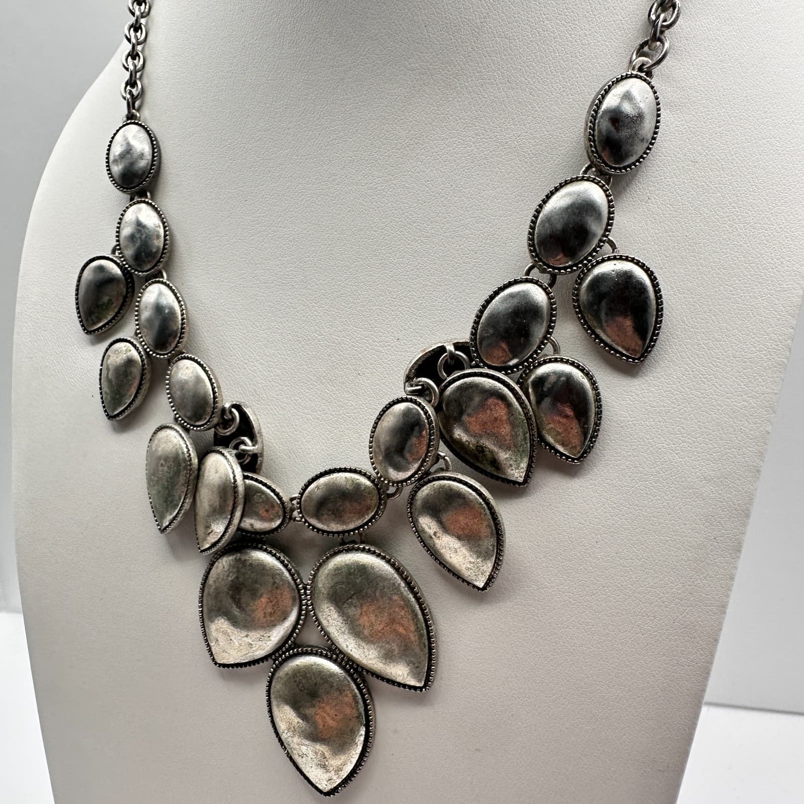 Vintage 90s Silver Tone Teardrop & Oval Disks Bib Statement Necklace Jewelry - Thumbnail 8