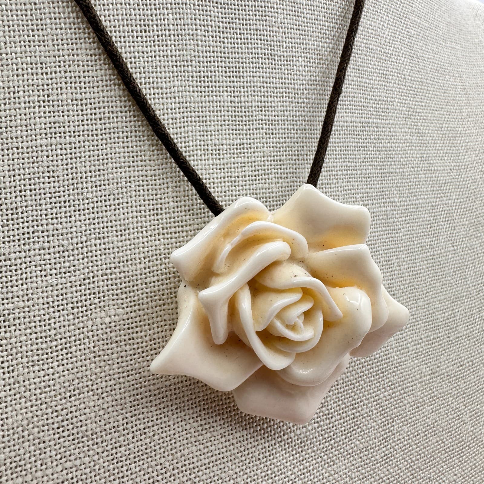 Vintage 80s Carved Rose Pendant Necklace Brown Cord & Cable Statement Jewelry - Thumbnail 4