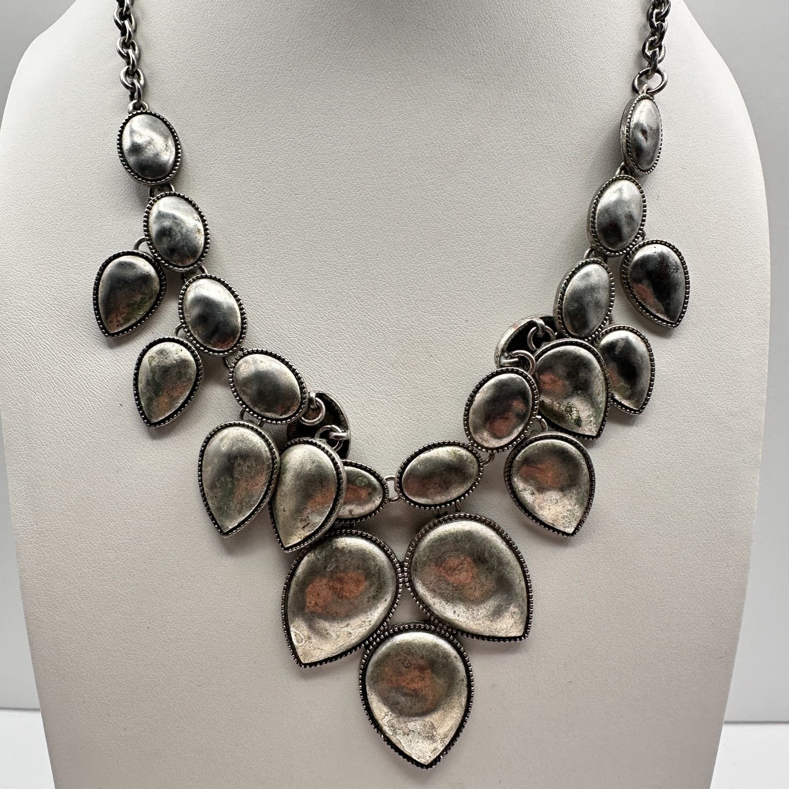 Vintage 90s Silver Tone Teardrop & Oval Disks Bib Statement Necklace Jewelry - Thumbnail 2