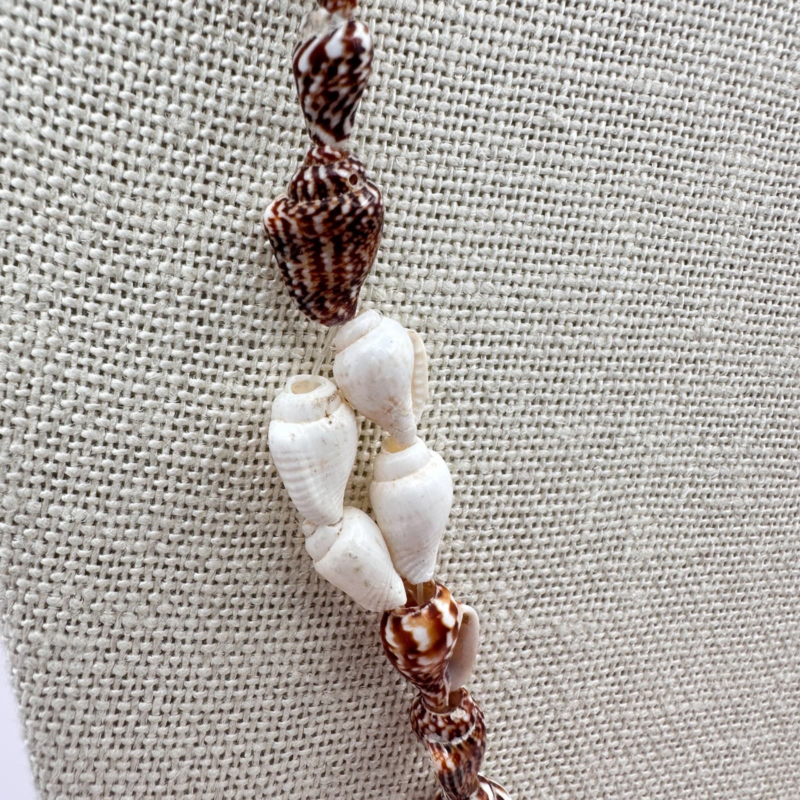 Vintage 80s Hawaiian Pukka Sea Shell Necklace White & Brown Beach Surfer Jewelry - Thumbnail 4