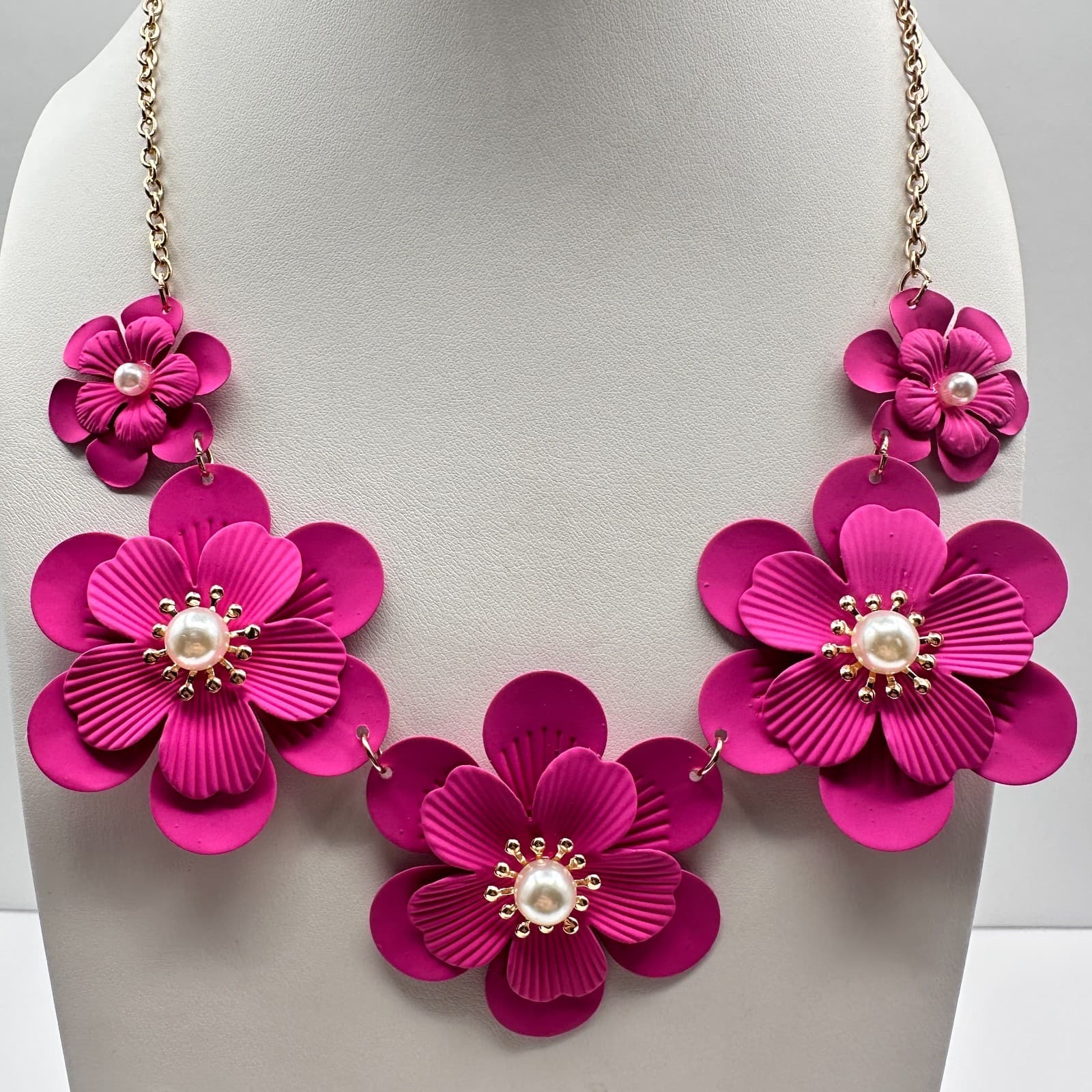 Vintage Y2K Pink Flower Bib Necklace Faux Pearl Chunky Gold Tone Chain Jewelry - Thumbnail 6
