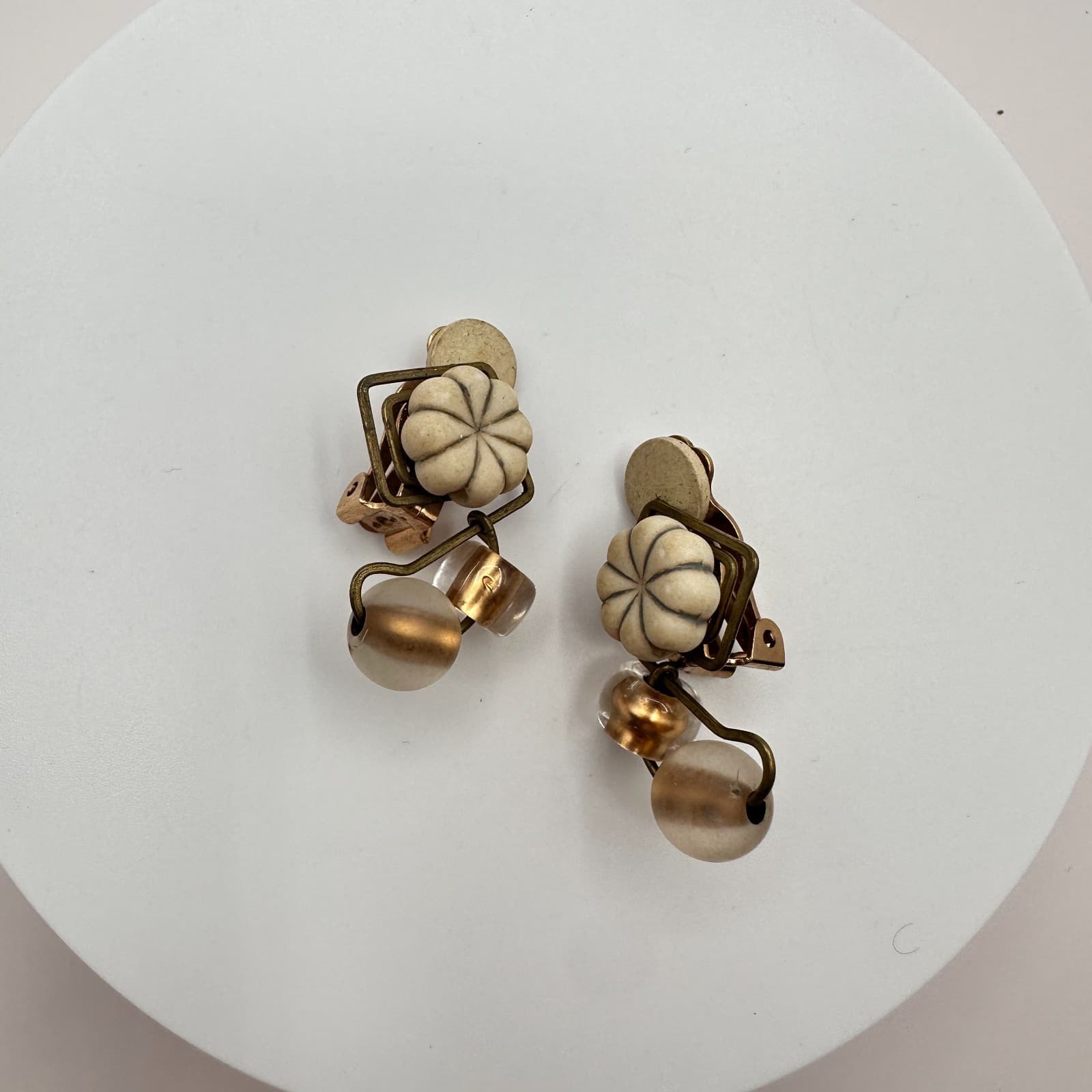 Vintage 90s Glass Bead Flower Dangle Clip-On Earrings Retro Artisan Jewelry - Thumbnail 2