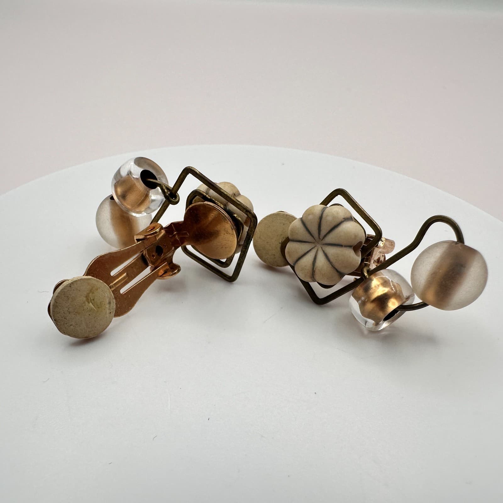 Vintage 90s Glass Bead Flower Dangle Clip-On Earrings Retro Artisan Jewelry - Thumbnail 6