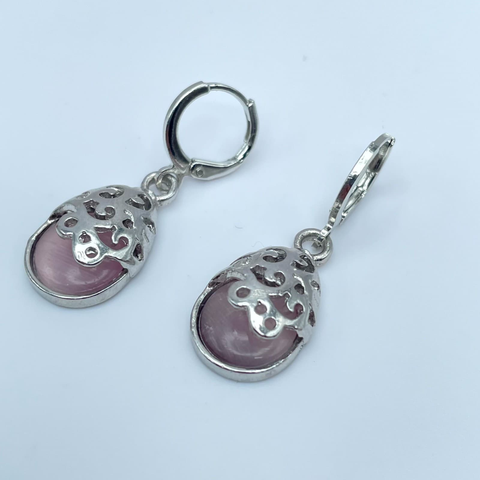 Vintage Purple Cat’s Silver Tone Filigree Leverback Dangle Eye Teardrop Earrings - Image 1