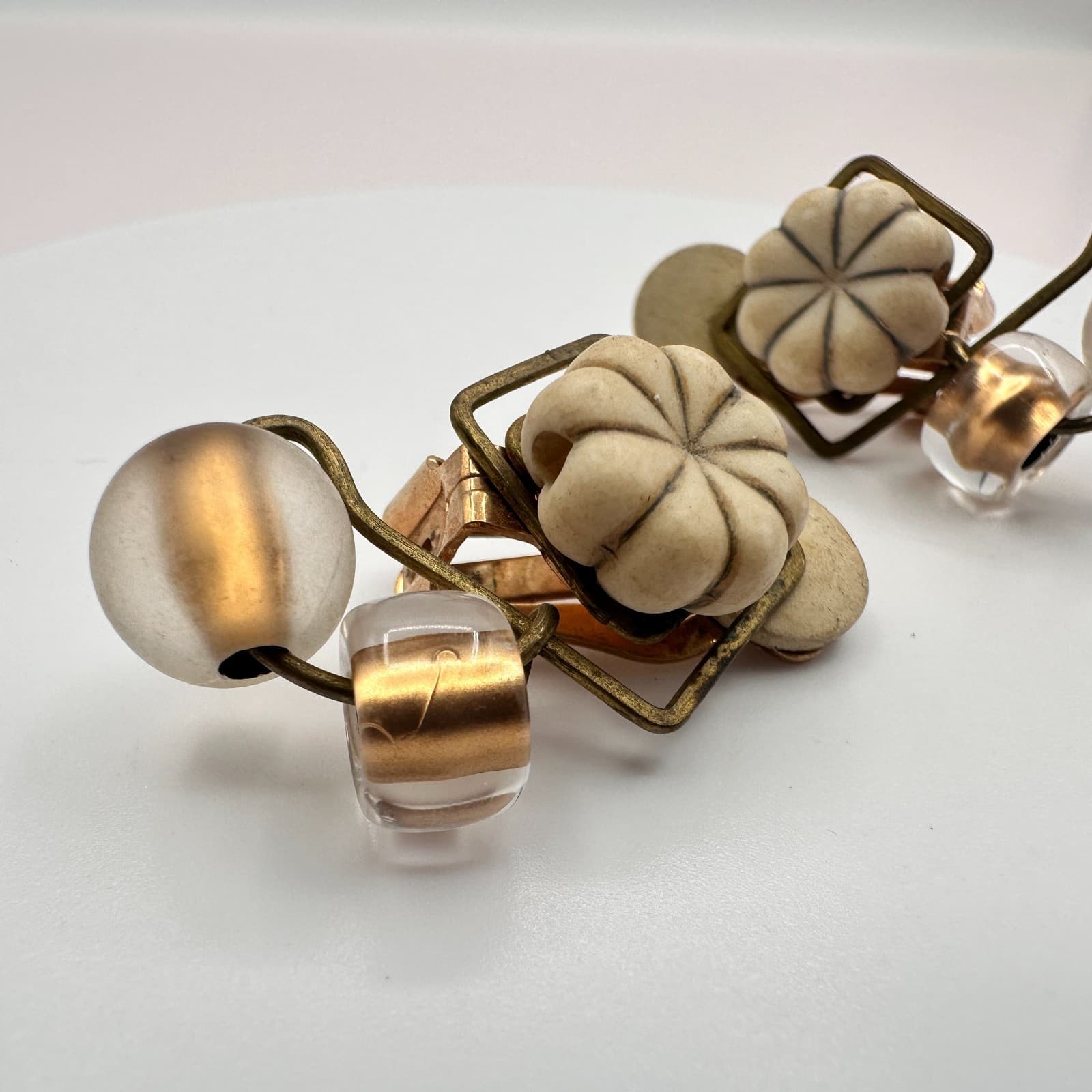 Vintage 90s Glass Bead Flower Dangle Clip-On Earrings Retro Artisan Jewelry - Thumbnail 4