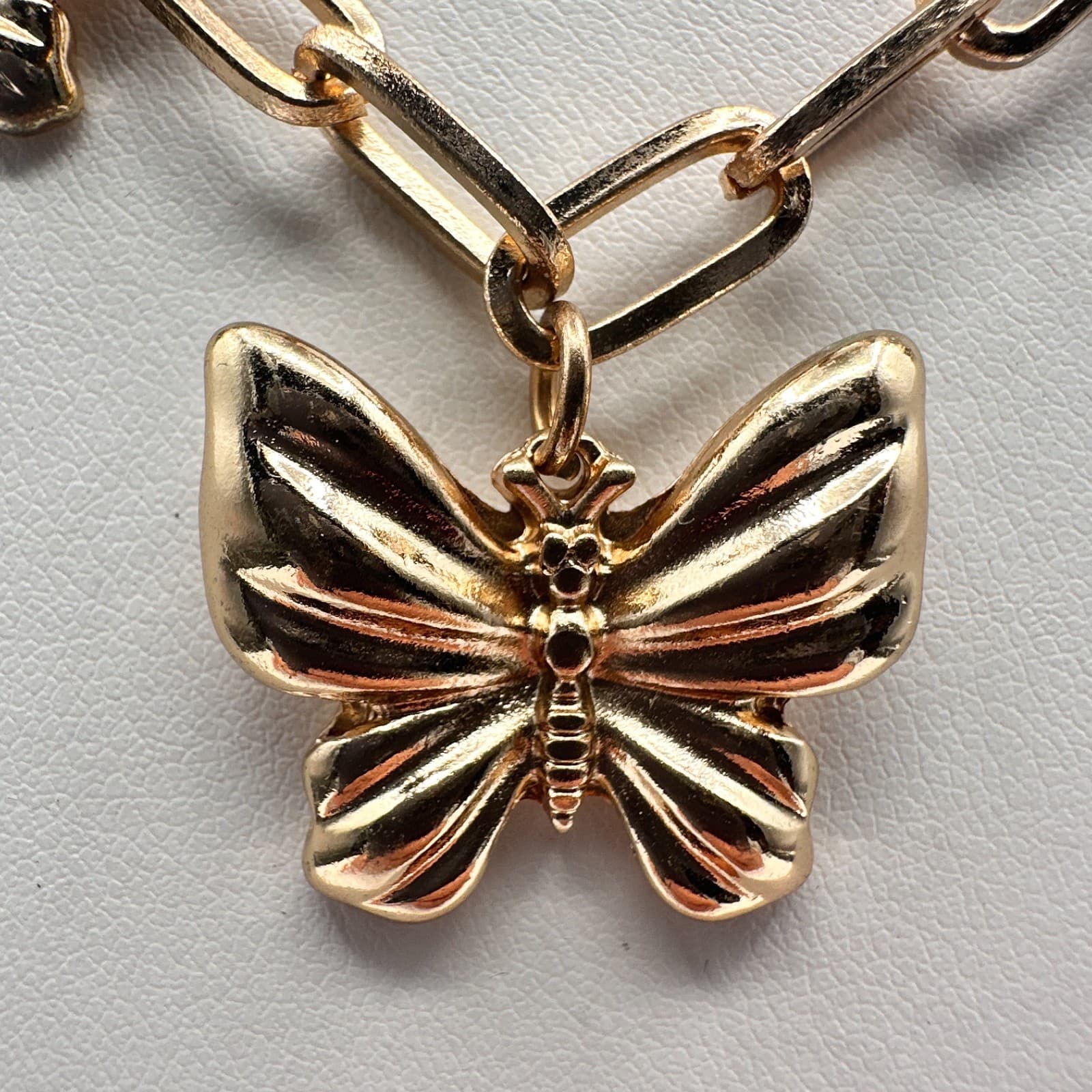 Vintage 90s Gold Tone Butterfly Charm Paperclip Chain Necklace Fashion Jewelry - Thumbnail 4