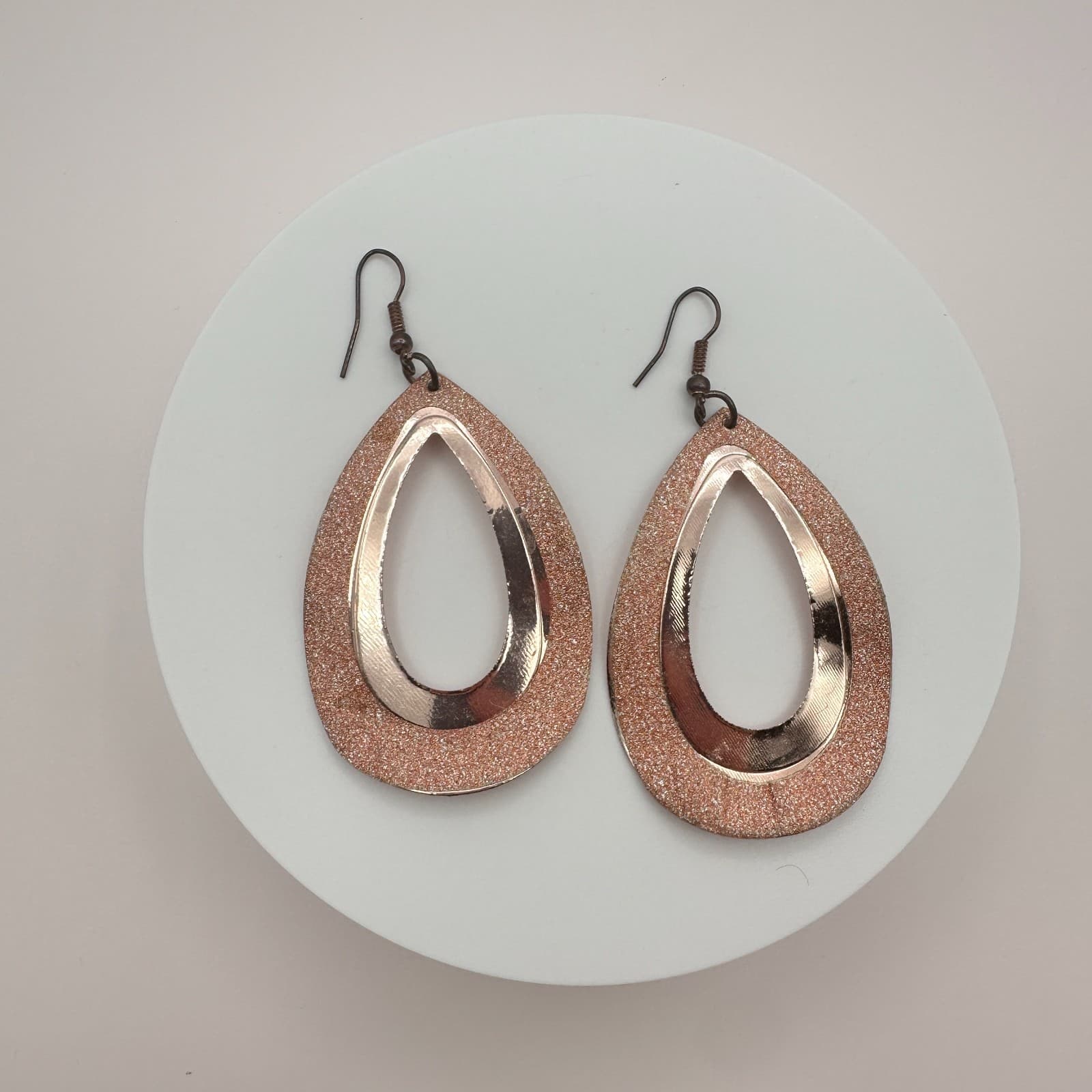 Vintage 80s Rose Gold Teardrop Dangle Earrings Glitter Shimmer Fashion Jewelry - Image 1