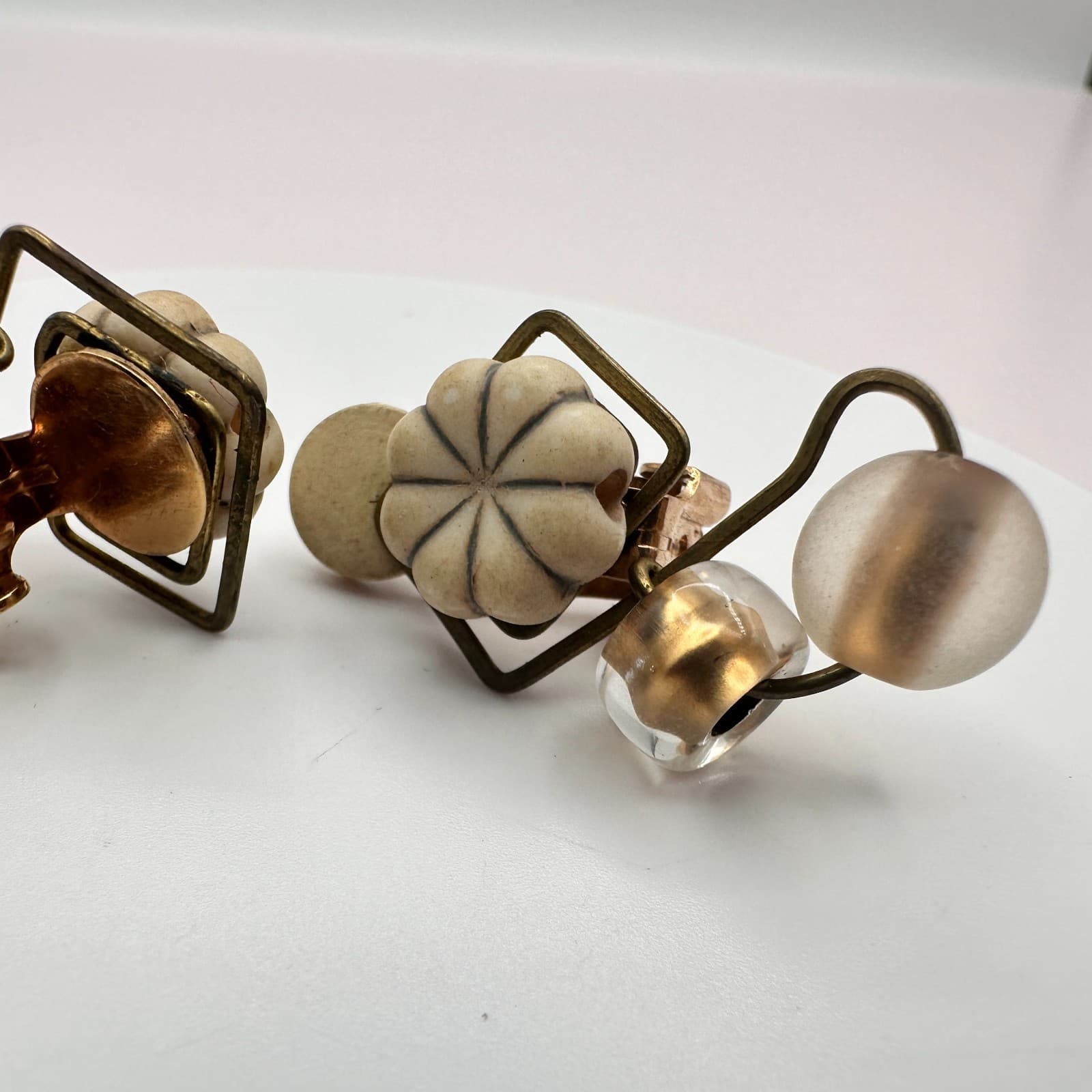 Vintage 90s Glass Bead Flower Dangle Clip-On Earrings Retro Artisan Jewelry - Thumbnail 7