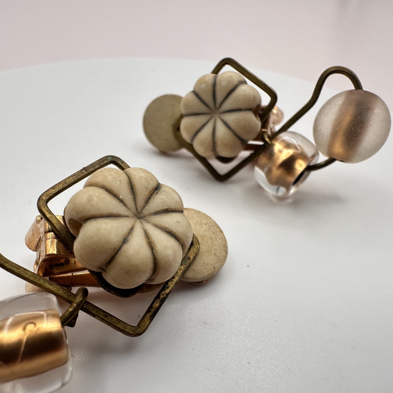 Vintage 90s Glass Bead Flower Dangle Clip-On Earrings Retro Artisan Jewelry - Thumbnail 5