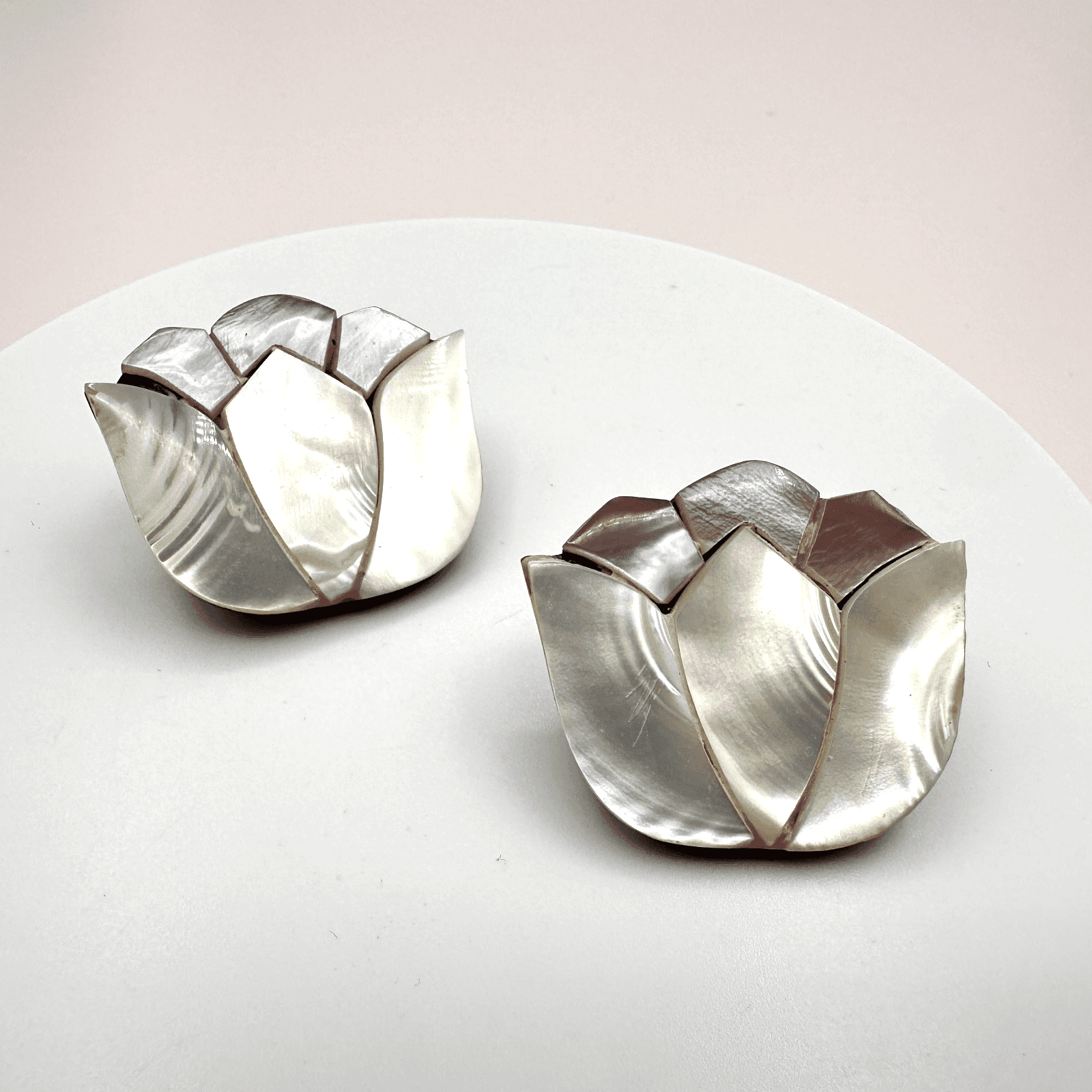 Vintage 90s Pearl & Abalone Shell Floral Petal Statement Earrings Jewelry - Thumbnail 2