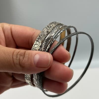 4 Vintage Silver Tone Bangle Bracelets Set Floral Etched Stacking Boho Jewelry - Thumbnail 4
