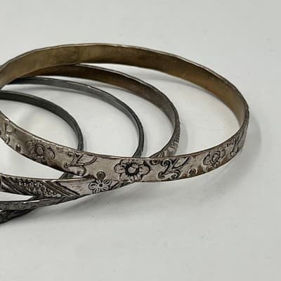 4 Vintage Silver Tone Bangle Bracelets Set Floral Etched Stacking Boho Jewelry - Thumbnail 3