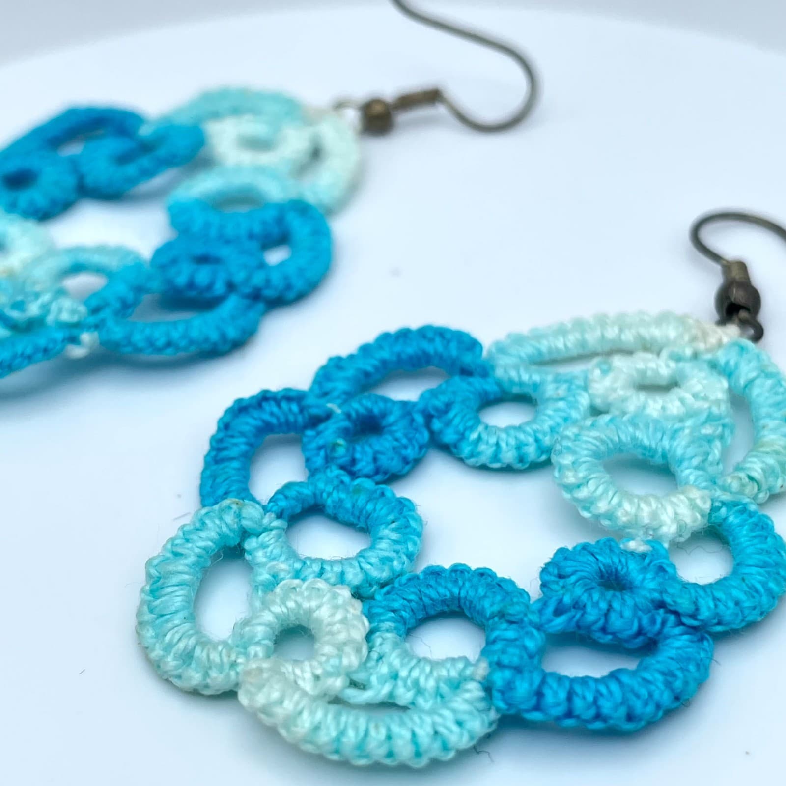 Vtg Blue Variegated Tatted Lace Ombre Boho Handmade Fiber Art Dangle Earrings - Thumbnail 5