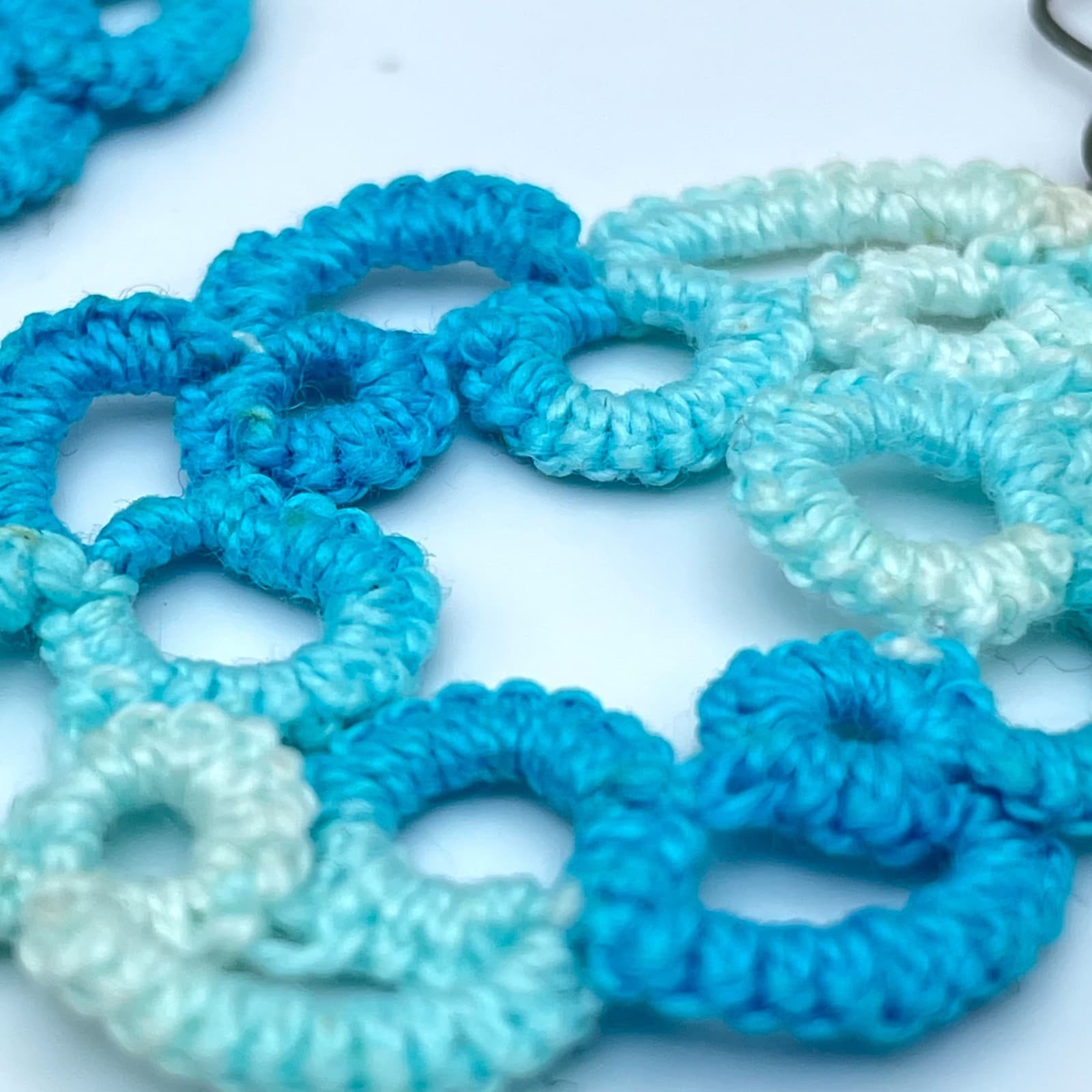 Vtg Blue Variegated Tatted Lace Ombre Boho Handmade Fiber Art Dangle Earrings - Thumbnail 6