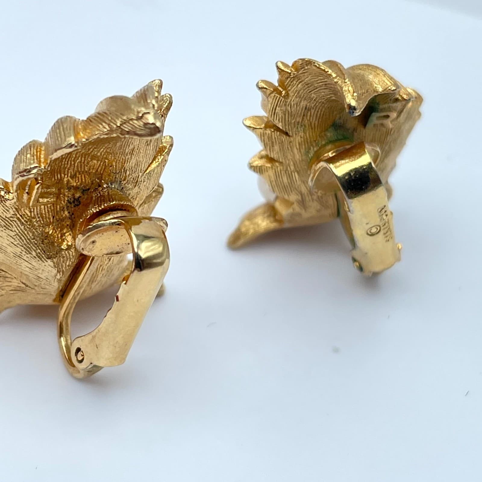 Vintage Sarah Coventry Gold Tone Leaf White Faux Pearl Clip On Earrings - Thumbnail 8