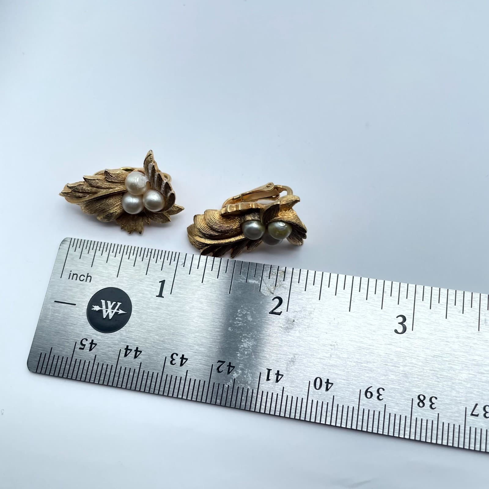 Vintage Sarah Coventry Gold Tone Leaf White Faux Pearl Clip On Earrings - Thumbnail 9