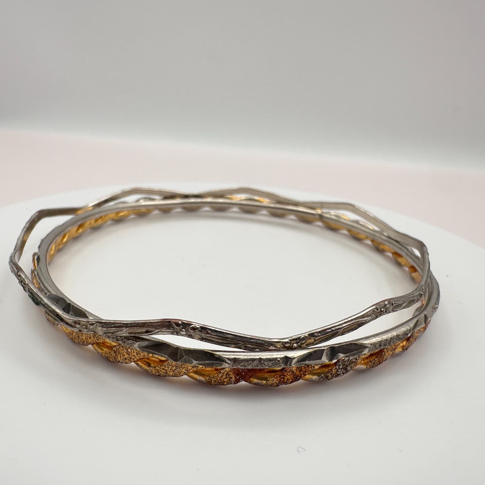 Vintage Y2K Silver/Gold Tone Textured Stackable Bangle Set Women's Jewelry - Thumbnail 6