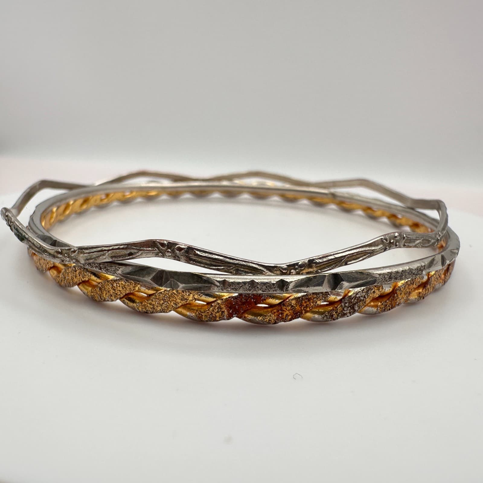 Vintage Y2K Silver/Gold Tone Textured Stackable Bangle Set Women's Jewelry - Thumbnail 5