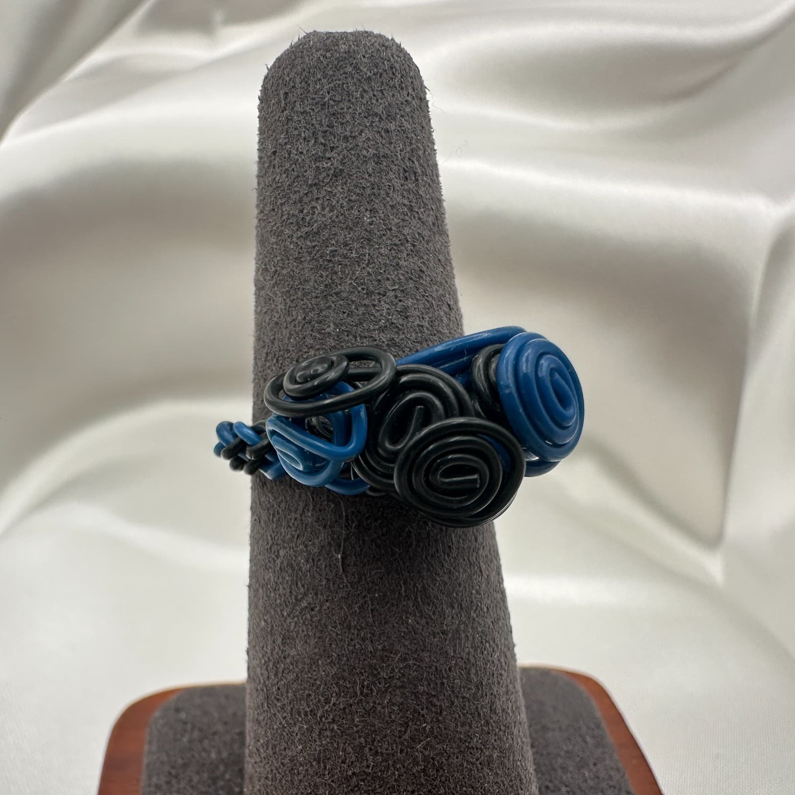 Vintage Y2K Wire Wrap Spiral Statement Ring Women's Classic Fashion Jewelry - Image 1