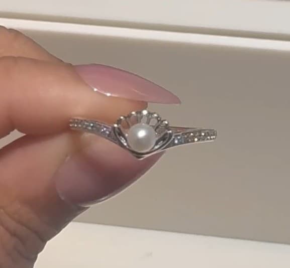 Princess Ariel Shell Pearl Ring size 8 compare to Pandora - Image 1