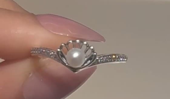 Princess Ariel Shell Pearl Ring size 8 compare to Pandora - Thumbnail 6