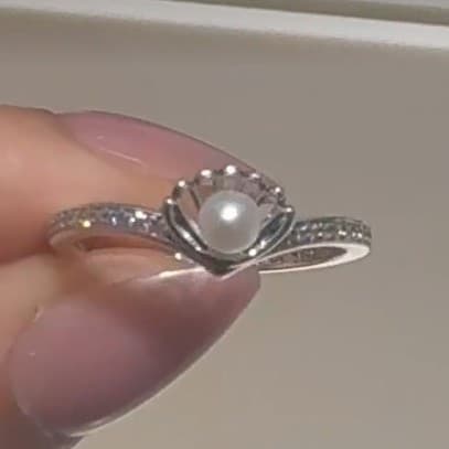 Princess Ariel Shell Pearl Ring size 8 compare to Pandora - Thumbnail 5