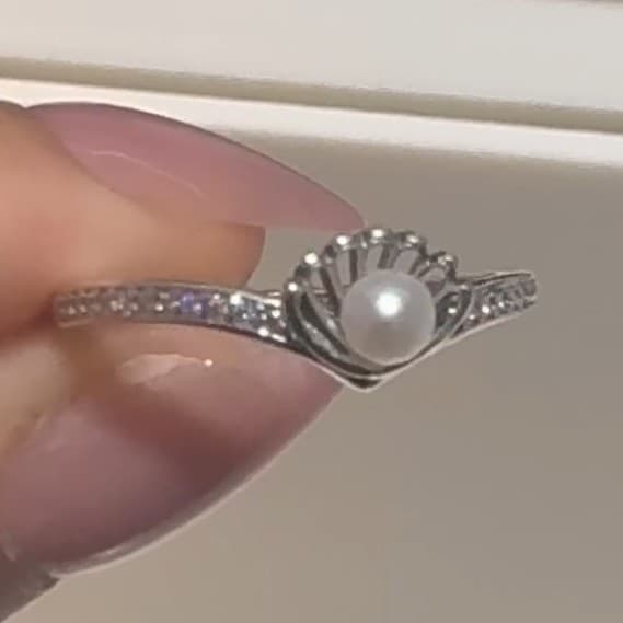 Princess Ariel Shell Pearl Ring size 8 compare to Pandora - Thumbnail 7