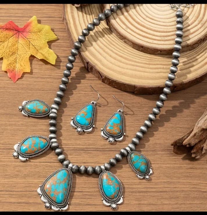 Southwestern-style turquoise and silver-tone beaded necklace & matching earrings - Thumbnail 4