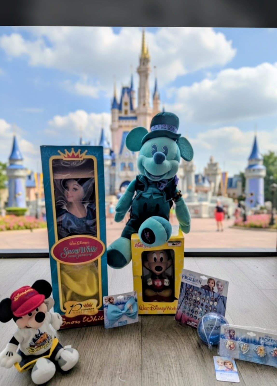 ULTIMATE Disney Collector Box: NIB Snow White, Kellogg’s Bobblehead, Teal Plush - Image 1