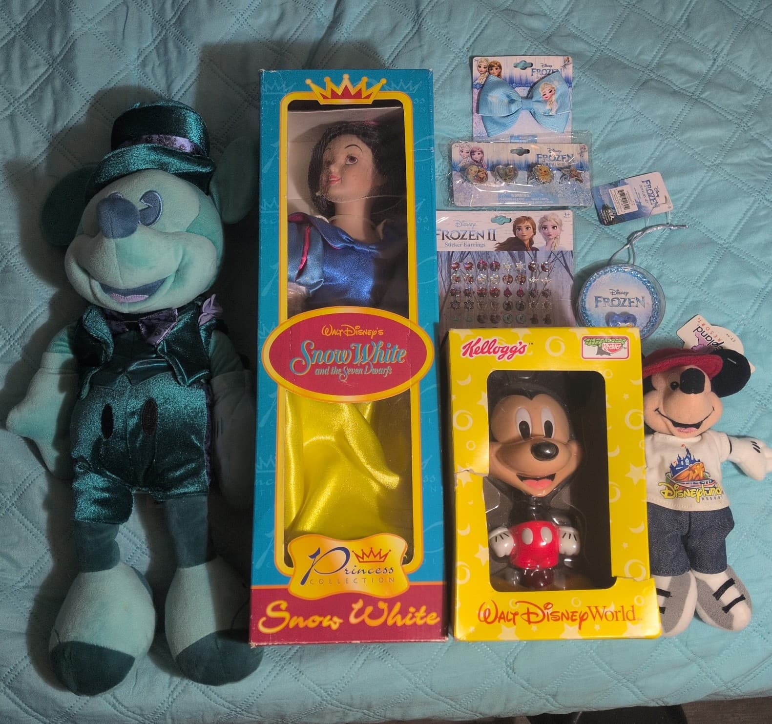 ULTIMATE Disney Collector Box: NIB Snow White, Kellogg’s Bobblehead, Teal Plush - Thumbnail 2