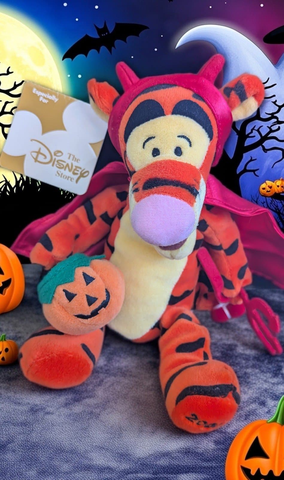 Disney store mini Bean bag lil Devil Tigger 9 inch nwt - Thumbnail 2