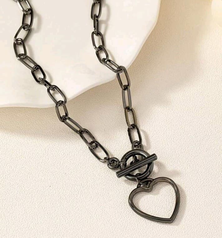 Elegant Black Heart Pendant Necklace - Thumbnail 2