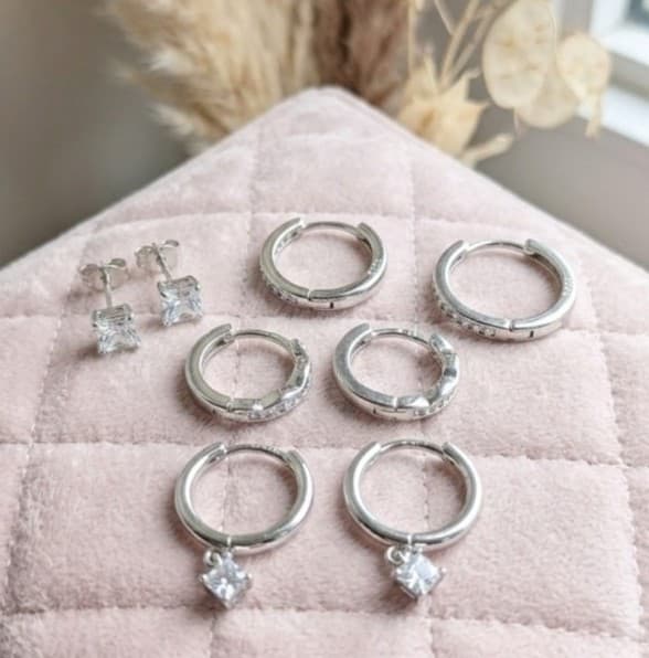 4 pairs of sterling silver earrings 3 pairs of hoop earrings & 1 pair of studs! - Thumbnail 2