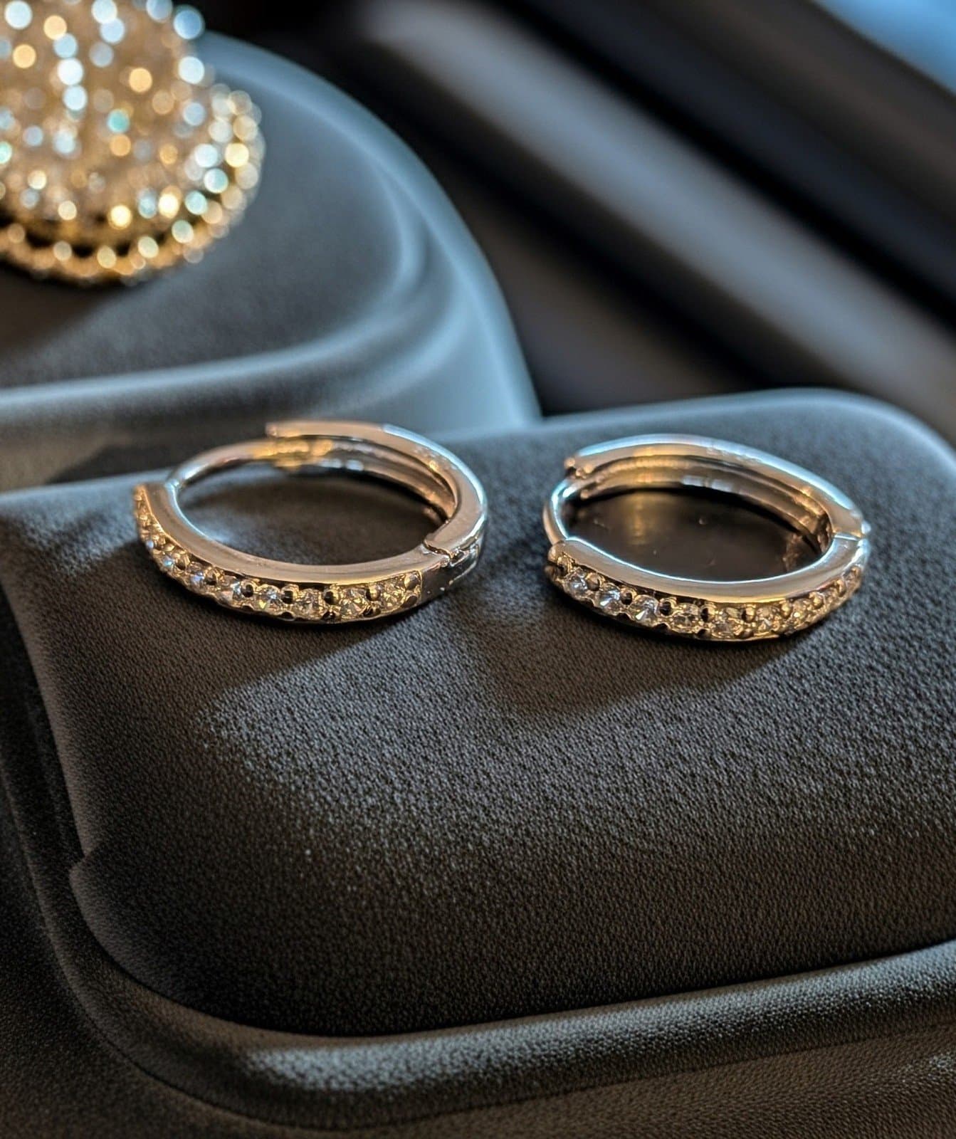 4 pairs of sterling silver earrings 3 pairs of hoop earrings & 1 pair of studs! - Thumbnail 7