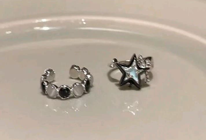 Hot Topic Black and Silver Star Ring W/ A Black & White Round Ring 2 Rings - Thumbnail 4