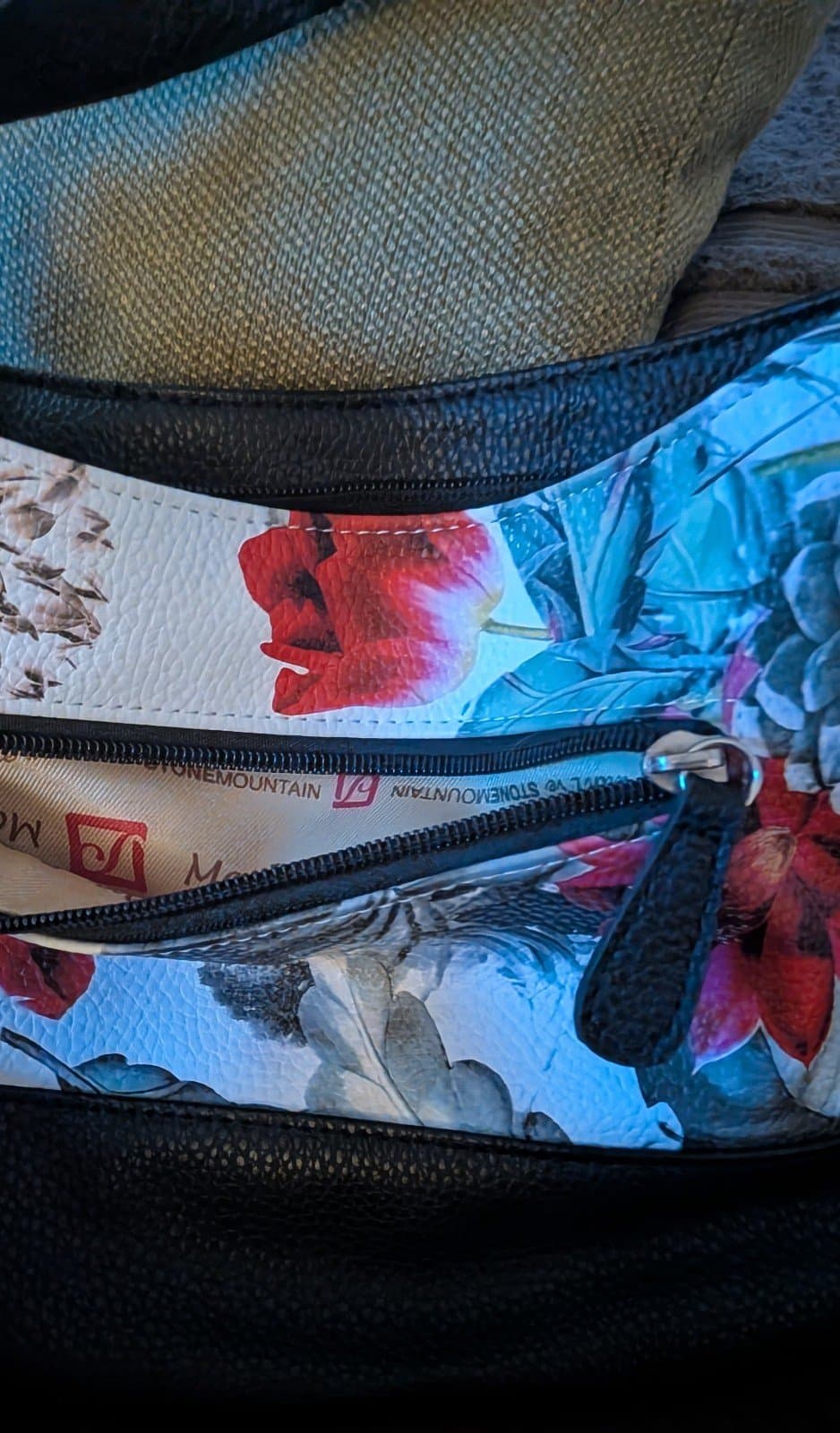 Stone mountain USA bonded leather flower purse / crossbody - Thumbnail 11