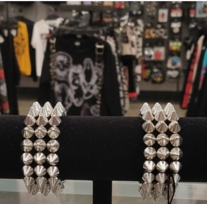 HT Silver Spiked Bracelet Set Stretchy Brand New never used - Thumbnail 3