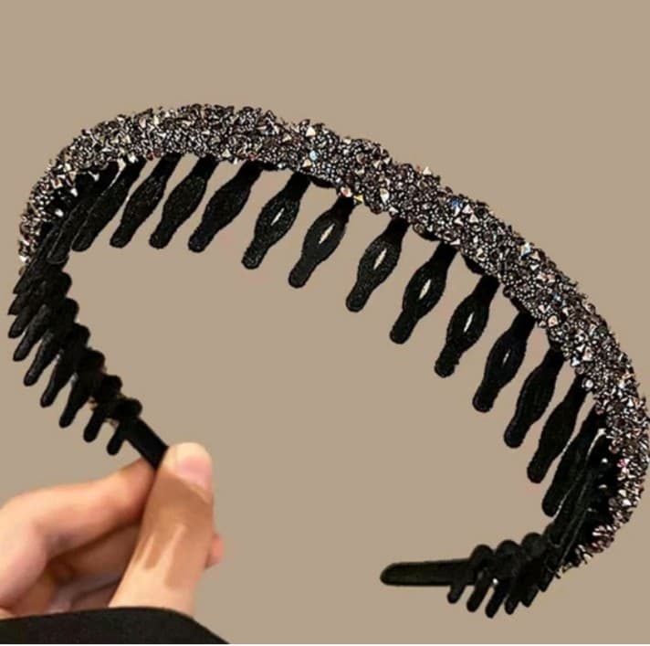 Elegant Black and Silver Headband With Strong Teeth - Image 1