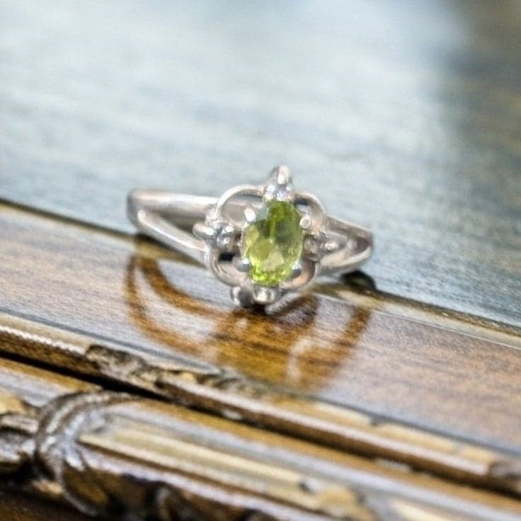 ✨ Vintage Victorian-Style Sterling Silver Peridot & Diamond Trilogy Ring ✨Size 6 - Thumbnail 5