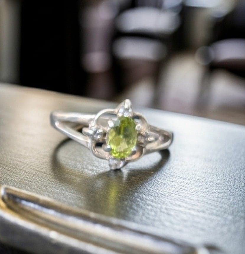 ✨ Vintage Victorian-Style Sterling Silver Peridot & Diamond Trilogy Ring ✨Size 6 - Thumbnail 6
