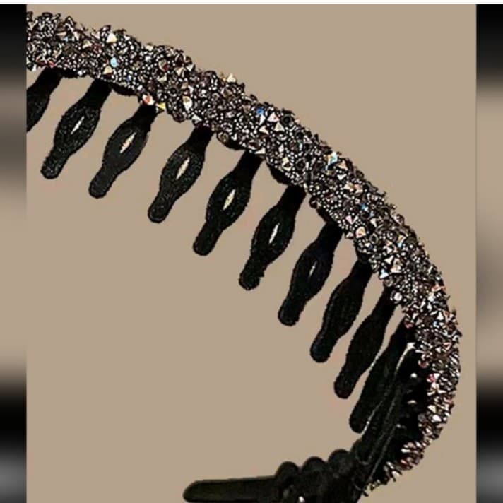 Elegant Black and Silver Headband With Strong Teeth - Thumbnail 3