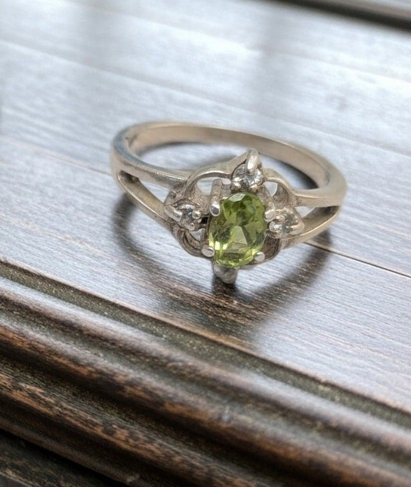 ✨ Vintage Victorian-Style Sterling Silver Peridot & Diamond Trilogy Ring ✨Size 6 - Thumbnail 4