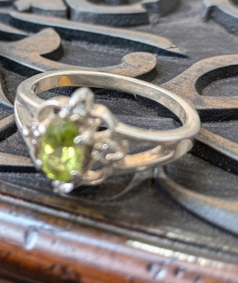 ✨ Vintage Victorian-Style Sterling Silver Peridot & Diamond Trilogy Ring ✨Size 6 - Thumbnail 7