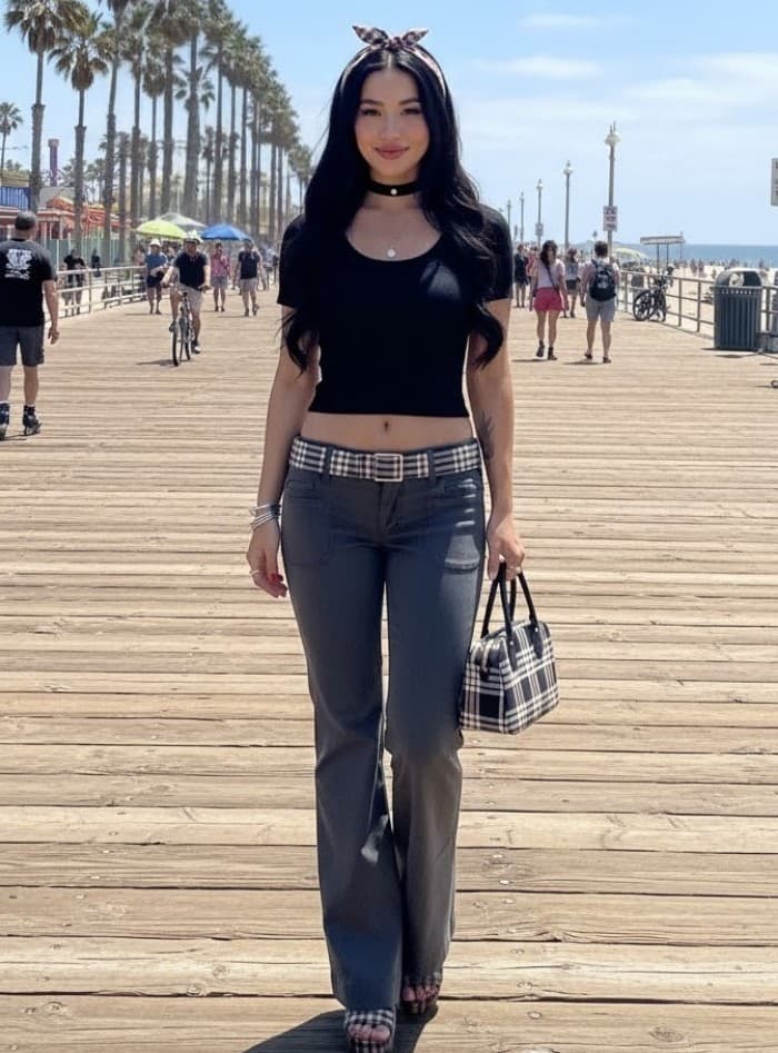 American Eagle Outfitters Pants Size 8 MED / Large Like New