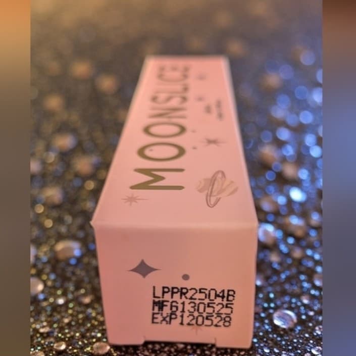 Moonslice Moon shake Eyeshadow Palette - Multi-Color And Moonslice Lip oil - Thumbnail 8