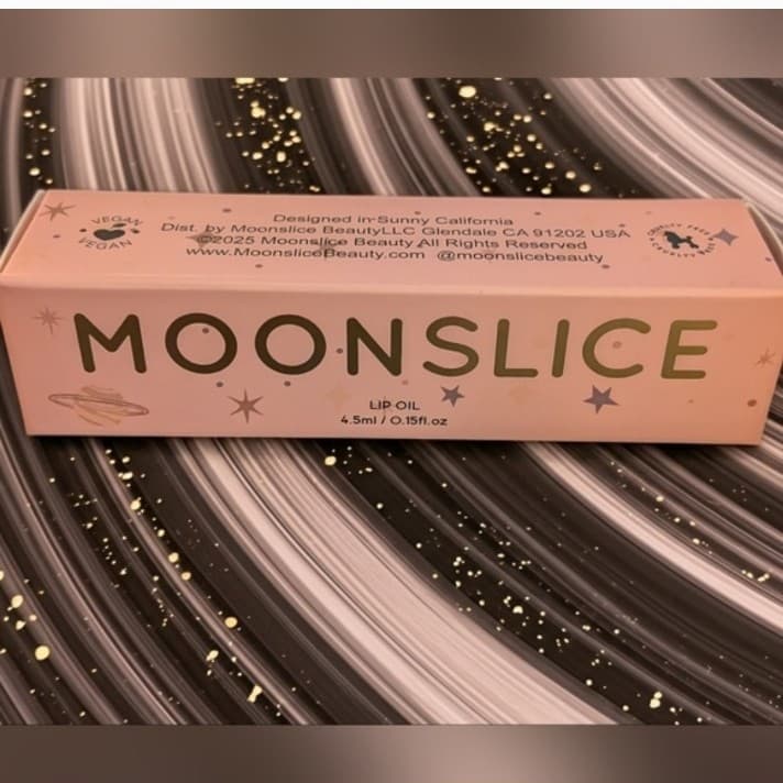 Moonslice Moon shake Eyeshadow Palette - Multi-Color And Moonslice Lip oil - Thumbnail 6