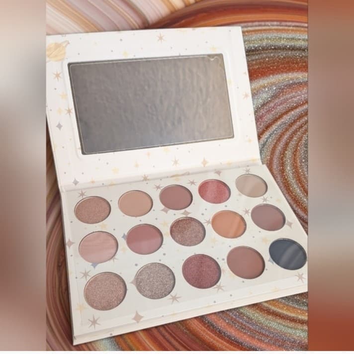 Moonslice Moon shake Eyeshadow Palette - Multi-Color And Moonslice Lip oil - Thumbnail 4